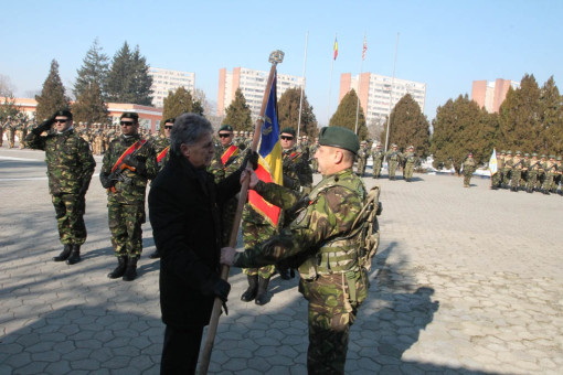 Colonelul Mircea-Dan Suta preia drapelul de lupta si comanda brigazii