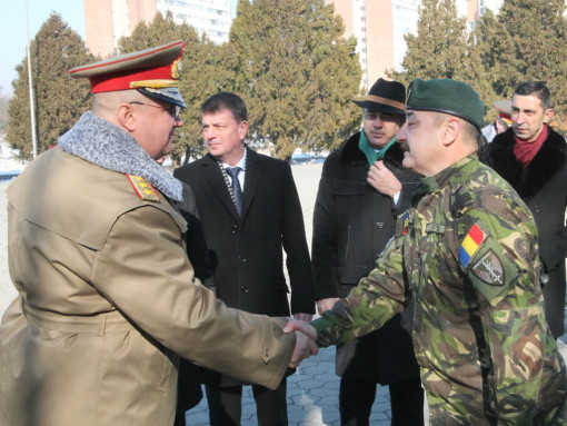 Seful Statului Major General il felicita pe noul comandant al Brigazii 6 Operatii Speciale Mihai Viteazul